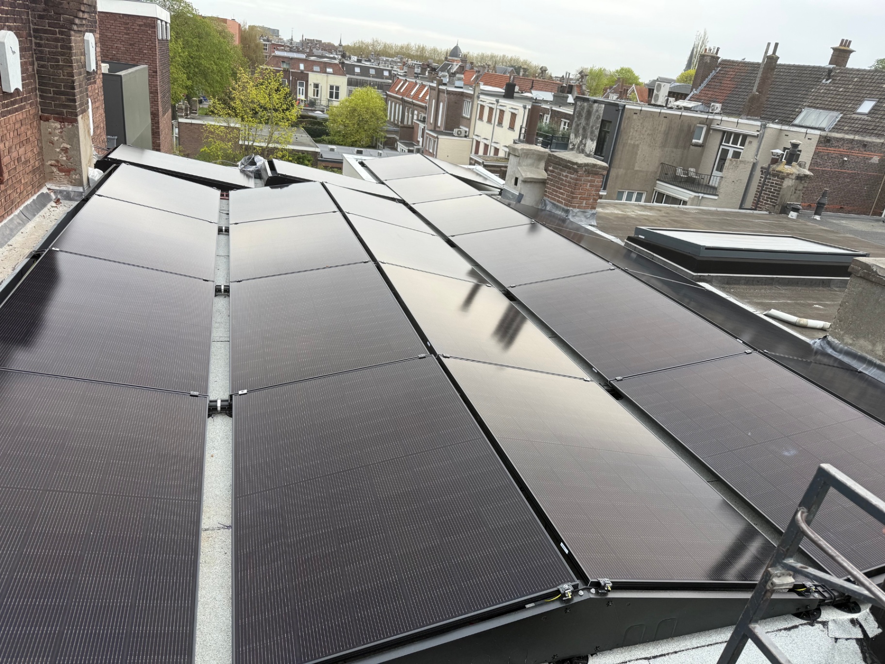 Full-black zonnepanelen — Den Bosch
